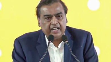 Photo of बदरीनाथ-केदारनाथ दर्शन के लिए विशेष विमान से पहुंचे मुकेश अंबानी