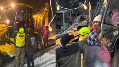 Photo of बारिश-बर्फबारी से 20 छोटे-बड़े मार्ग बंद, उत्तकाशी में फंसे वाहनों व लोगों को सुरक्षित निकाला
