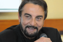 Photo of जब Kabir Bedi से सरेआम महिला ने की ऐसी डिमांड, विदेशी अखबरों में बनी सुर्खियां