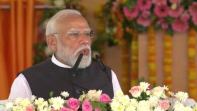 Photo of  पीएम मोदी ने प्रोटोकॉल से भी 40 मिनट ज्यादा समय बाबा विश्वनाथ और भक्तों के साथ बिताया